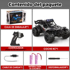 Carro de controle remoto preto e cinza com caixa, controle, cabo USB, baterias, chave e veículo organizados.