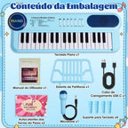 Teclado infantil azul com teclado, manual, suporte de partitura, cabo USB, microfone e apoios organizados.