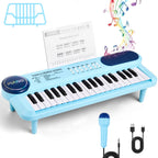 Teclado infantil azul com microfone, suporte de partitura, cabo USB e folha de músicas sobre fundo branco.