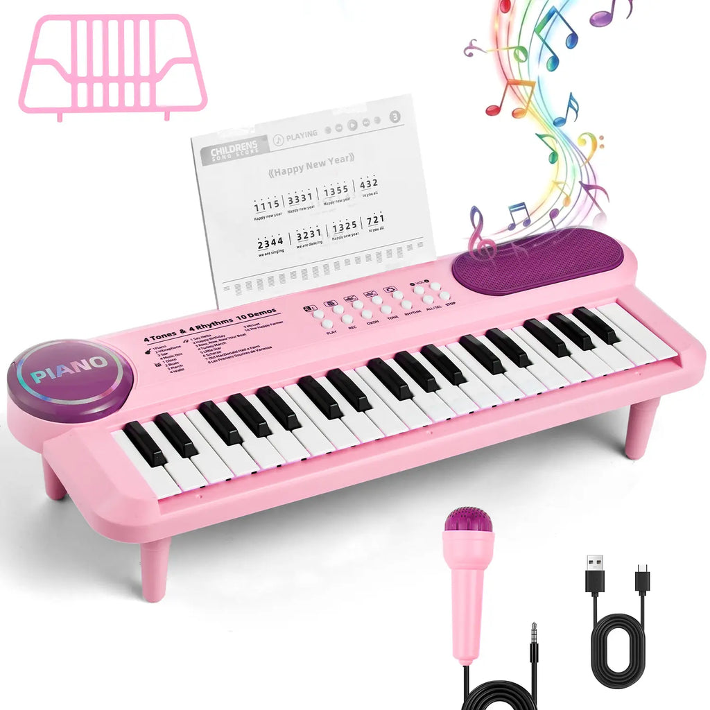 Teclado infantil rosa com microfone, suporte de partitura, cabo USB e folha de músicas sobre fundo branco.