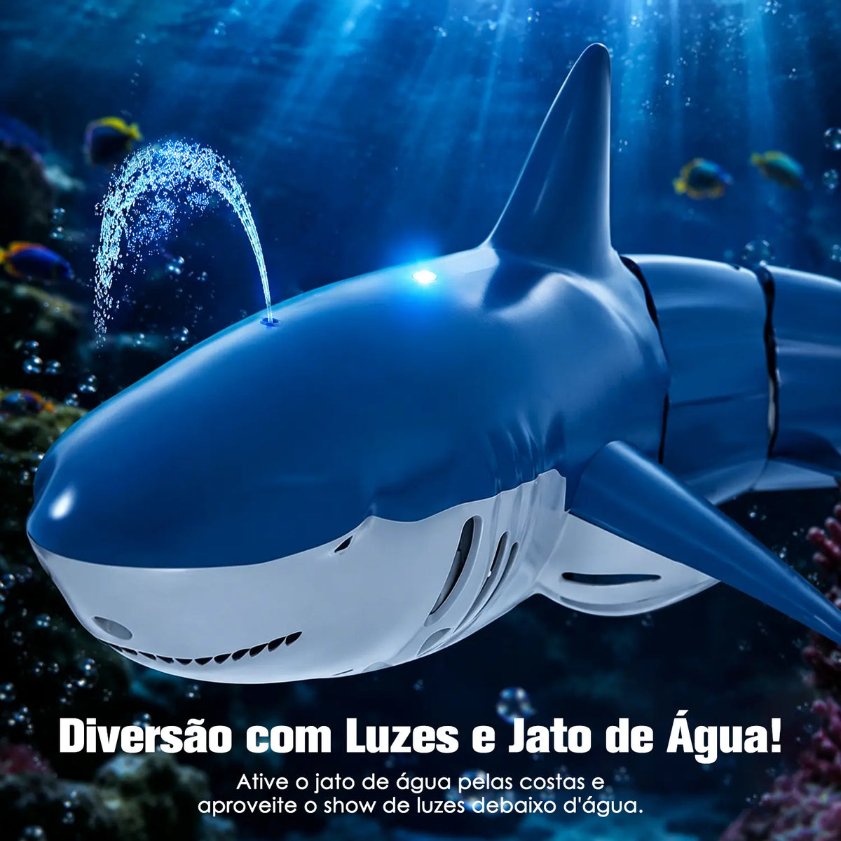 Tubarão azul por controle remoto submerso em água azul com iluminação e jato de água visíveis.