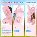 Walkie-talkie infantil com tela rosa e azul com close dos botões de energia, comunicação, volume e seleção de modo.