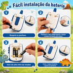 Walkie-talkie infantil de dinossauro azul e verde com quatro etapas visuais para abrir e fechar o compartimento traseiro.