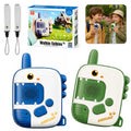 Walkie-talkie infantil de dinossauro azul e verde com duas unidades, cordões de pulso, caixa e cenas de crianças brincando.